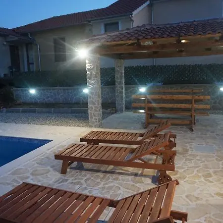 Stonehouse * Gabonjin